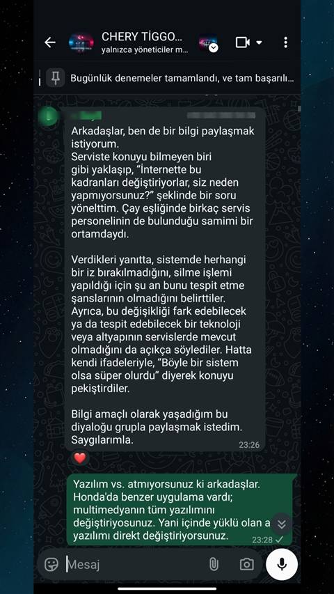WhatsApp grup sohbetinde bir uyenin serviste kadran degisikligi hakkinda yasadigi deneyimi paylasmasi ve bir baskasinin yazilim degisikligiyle ilgili yorum yapmasi.