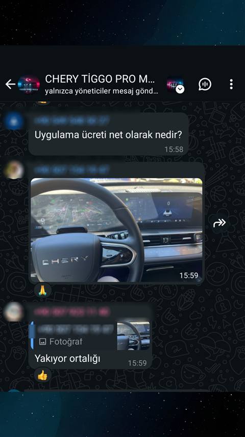 WhatsApp grubunda uygulama ücreti sorusu ve Chery Tiggo aracının direksiyon ile navigasyon ekranını gösteren fotoğraf paylaşımı yapılmış.