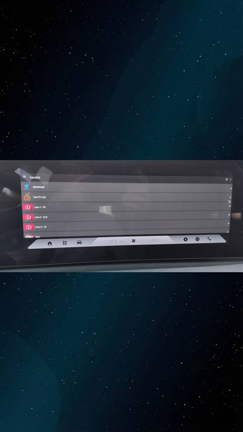 Araç multimedya ekranında İnat BOX uygulamasının TV/liste kanalları menüsü görüntülenmektedir.