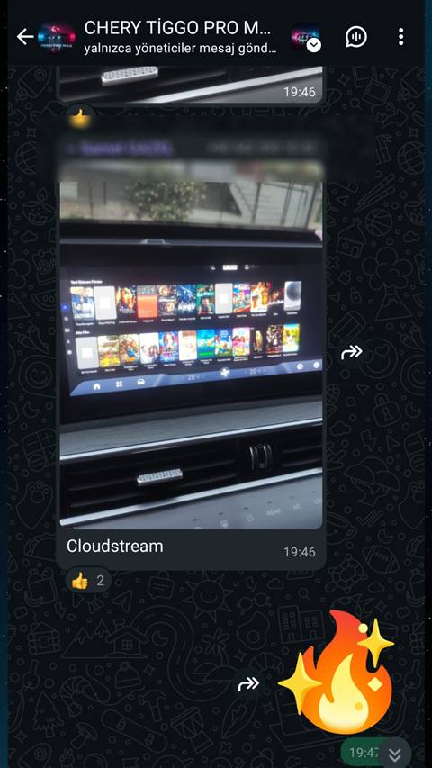 Chery Tiggo aracinin multimedya ekraninda Cloudstream uygulamasi ile film/dizi listesi goruntuleniyor.