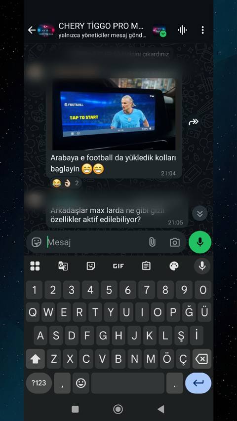WhatsApp grup sohbetinde araca e-football oyunu yüklendiğini gösteren mesaj ve ekran görüntüsü paylaşılmış.