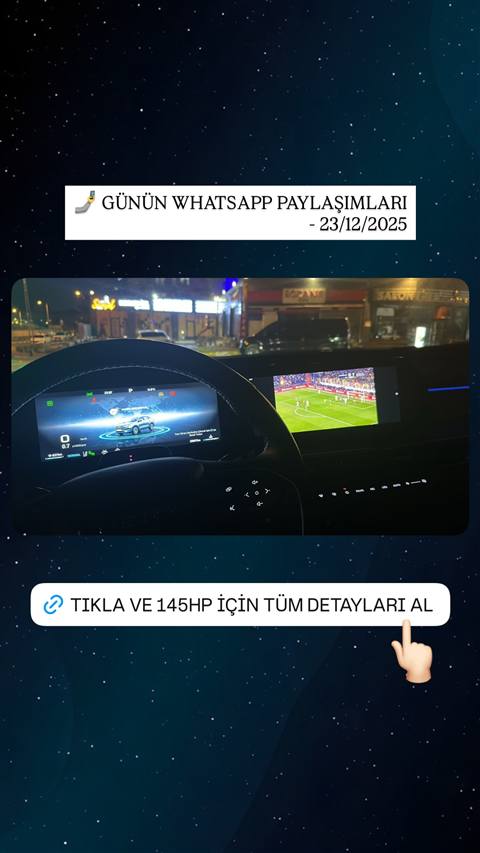 Bir aracin direksiyonu arkasindan dijital gosterge paneli ve multimedya ekraninda futbol maci izlenirken cekilmis bir fotograf, uzerinde WhatsApp paylasim duyurusu ve link butonu bulunuyor.