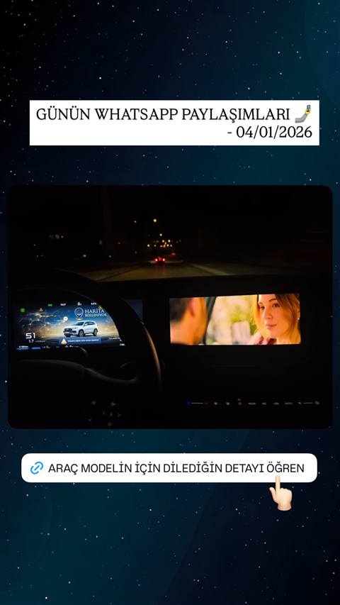 Gece araç kullanılırken multimedya ekranında navigasyon ve harita ekranı ile arka kamera/video ekranı görüntüleniyor.