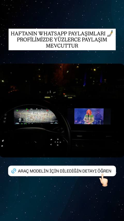Gece vakti bir aracin icinden dijital gosterge panelinde navigasyon haritasi ve multimedya ekraninda muzik goruntusunun yer aldigi, ustunde WhatsApp paylasimlarini duyuran baslik yazisi bulunan bir gorsel.