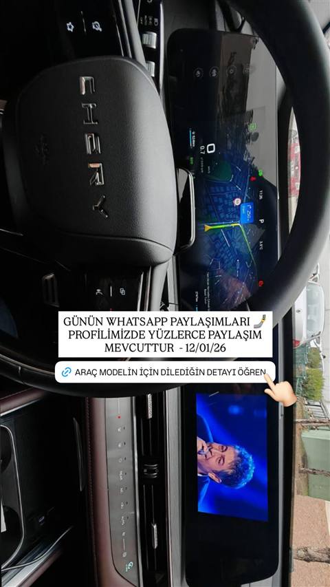 Chery marka aracin direksiyonu ve multimedya ekraninda navigasyon haritasi gorunurken WhatsApp paylasimlari icin tanitim yazisi eklenmis.