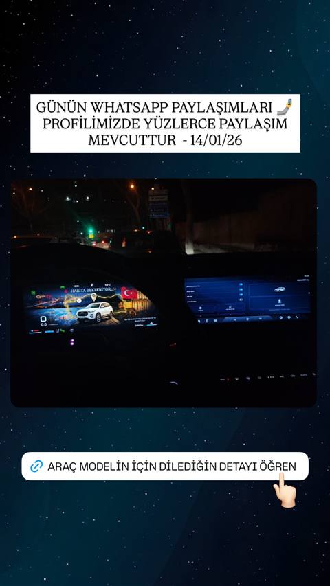 Gece vakti bir aracin icinden multimedya ekraninda navigasyon haritasi ve dijital gosterge panelinin gorundugu bir fotograf.