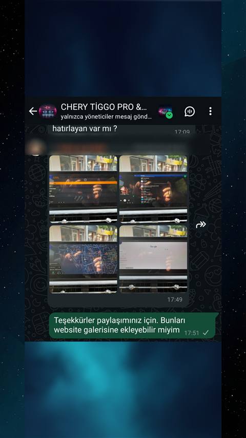 Bir kullanıcının araç multimedya ekranında navigasyon, müzik ve arama uygulamalarını gösteren dört fotoğraf paylaştığı ve yöneticinin bu görselleri site galerisine ekleme izni istediği WhatsApp sohbet ekran görüntüsü.