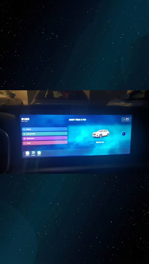 Chery Tiggo 8 Pro aracinin multimedya ekraninda ana menu ve arac gorseli goruntuleniyor.