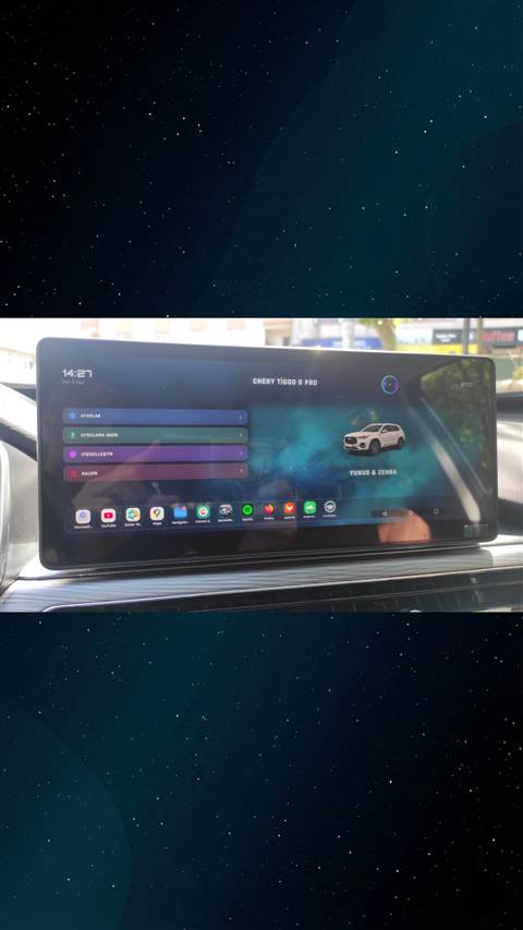 Chery Tiggo 8 Pro aracinin multimedya ekraninda ana menu ve uygulama simgeleri gorunmektedir.