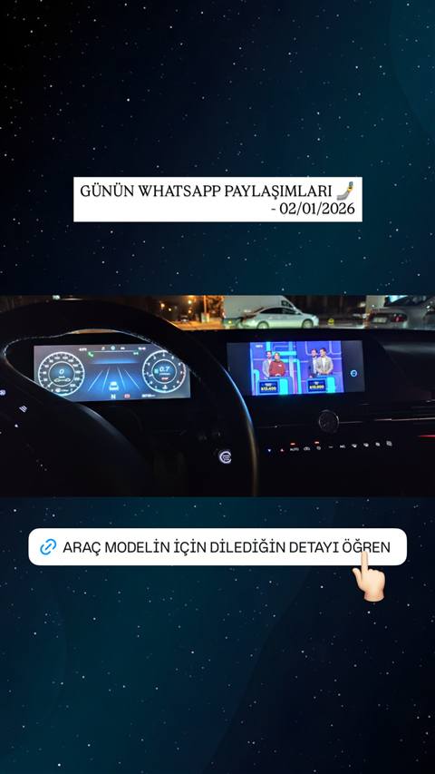Bir aracın direksiyonundan gece görünümünde dijital gösterge paneli ve multimedya ekranında TV yayını izlenirken çekilmiş fotoğraf, üzerine WhatsApp paylaşım duyurusu ve link butonu eklenmiş.