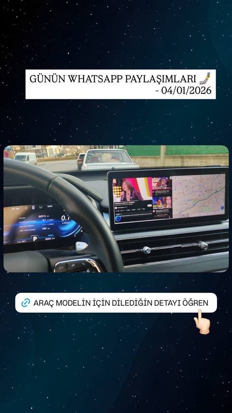 Araç içinden çekilmiş bir görselde dijital gösterge paneli, multimedya ekranında navigasyon haritası ve müzik/video içeriği görünmekte, üstte WhatsApp paylaşımlarını duyuran bir başlık yer almaktadır.