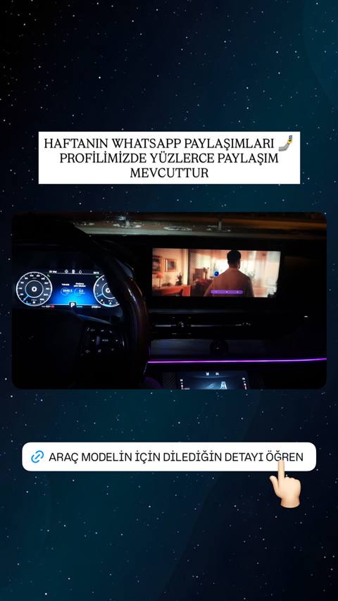 Bir aracin dijital gösterge paneli ve multimedya ekranında film oynatılırken gösteren, WhatsApp paylaşımlarını duyuran bir Instagram story görseli.